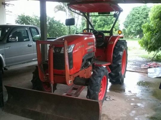 ขายรถไถ KUBOTA L4708 ปี 55 สภาพสวยเอกสารเล่มทะเบียนครบ อุปกรณ์มีผานดันหน้า ผาน 5 และโรตารี่ ราคาคุยกันได้ครับ