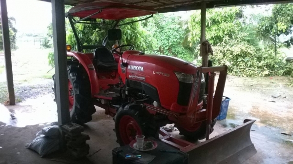 ขายรถไถ KUBOTA L4708 ปี 55 สภาพสวยเอกสารเล่มทะเบียนครบ อุปกรณ์มีผานดันหน้า ผาน 5 และโรตารี่ ราคาคุยกันได้ครับ