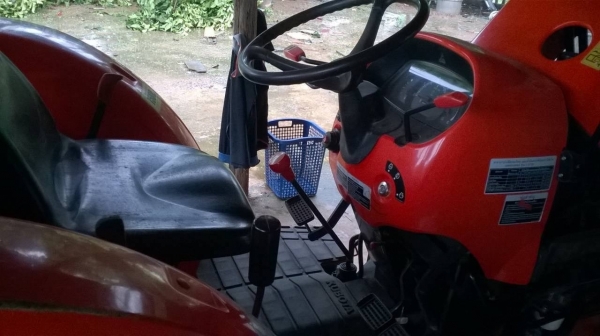 ขายรถไถ KUBOTA L4708 ปี 55 สภาพสวยเอกสารเล่มทะเบียนครบ อุปกรณ์มีผานดันหน้า ผาน 5 และโรตารี่ ราคาคุยกันได้ครับ