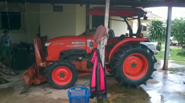 ขายรถไถ KUBOTA L4708 ปี 55 สภาพสวยเอกสารเล่มทะเบียนครบ อุปกรณ์มีผานดันหน้า ผาน 5 และโรตารี่ ราคาคุยกันได้ครับ