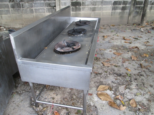 ร้านอาหารใหญ่ครับ    อยากได้อะไรบอกผมครับ   ราคากันเองครับ