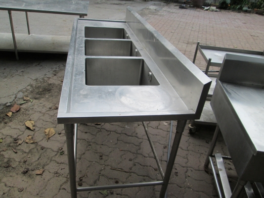 ร้านอาหารใหญ่ครับ    อยากได้อะไรบอกผมครับ   ราคากันเองครับ