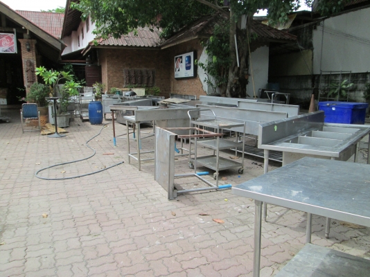 ร้านอาหารใหญ่ครับ    อยากได้อะไรบอกผมครับ   ราคากันเองครับ