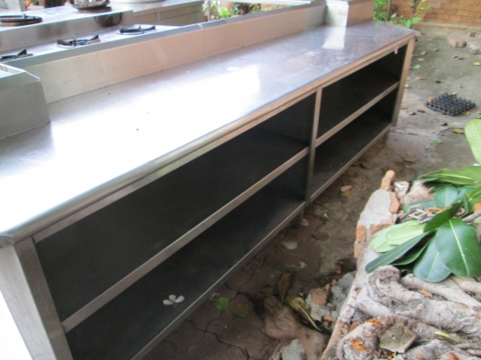 ร้านอาหารใหญ่ครับ    อยากได้อะไรบอกผมครับ   ราคากันเองครับ