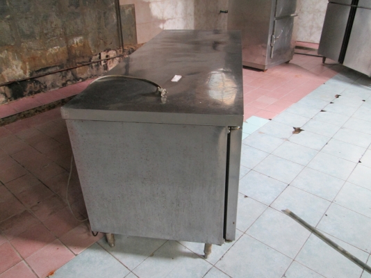 ร้านอาหารใหญ่ครับ    อยากได้อะไรบอกผมครับ   ราคากันเองครับ