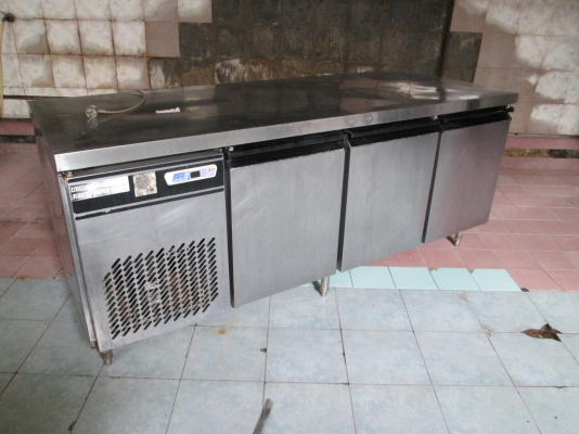 ร้านอาหารใหญ่ครับ    อยากได้อะไรบอกผมครับ   ราคากันเองครับ