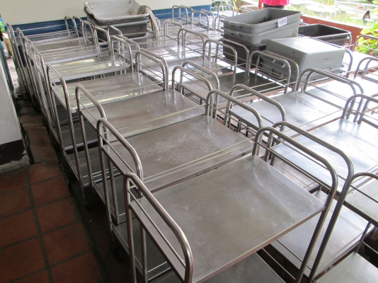 ร้านอาหารใหญ่ครับ    อยากได้อะไรบอกผมครับ   ราคากันเองครับ