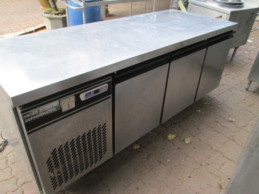 ร้านอาหารใหญ่ครับ    อยากได้อะไรบอกผมครับ   ราคากันเองครับ