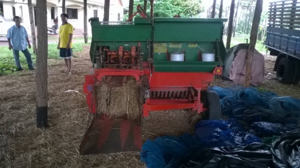 ขายเครื่องอัดฟาง KMT สภาพพร้อมใช้งาน ราคาคุยกันได้ครับ