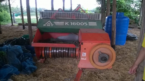 ขายเครื่องอัดฟาง KMT สภาพพร้อมใช้งาน ราคาคุยกันได้ครับ