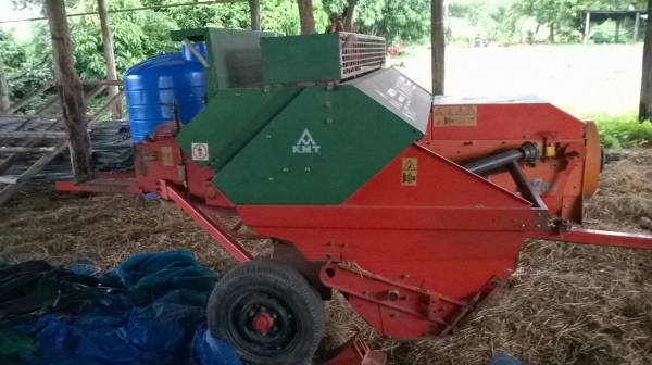 ขายเครื่องอัดฟาง KMT สภาพพร้อมใช้งาน ราคาคุยกันได้ครับ