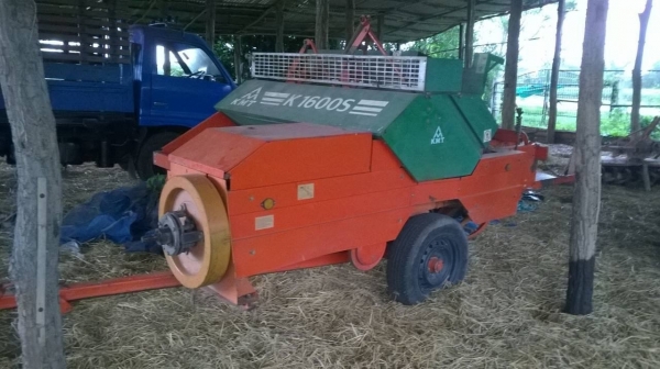 ขายเครื่องอัดฟาง KMT สภาพพร้อมใช้งาน ราคาคุยกันได้ครับ