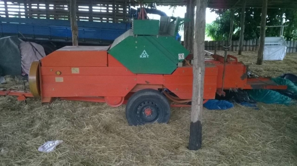 ขายเครื่องอัดฟาง KMT สภาพพร้อมใช้งาน ราคาคุยกันได้ครับ