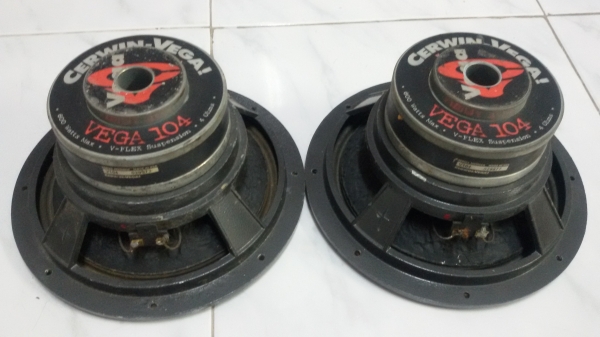 ซับ 1 คู่ ยี่ห้อ CERWIN VEGA 10 นิ้ว 600 WATTS MAX 4 OHMS MADE IN U.S.A.