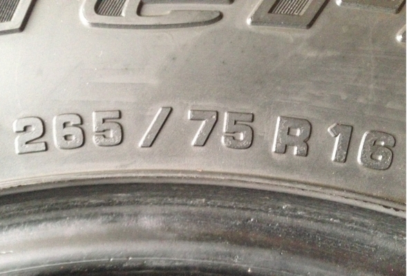 ยาง All BF goodrich 265 75 16 ปี11 ดอกเต็ม พร้อมใช้งาน ยาง All BF goodrich 265 75 16 ปี11 ดอกเต็ม พร้อมใช้งาน