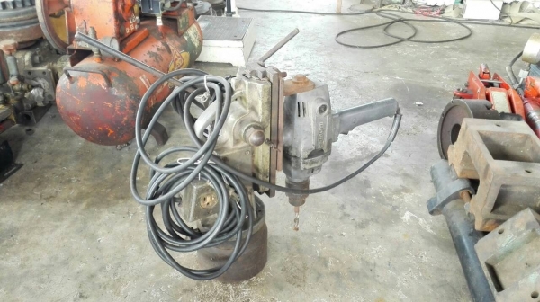 ******** ขายแล้วครับ!! ******* สว่านแม่เหล็ก HITACHI ไฟบ้าน 220 V. พร้อมใช้ 089-2499-123 นครปฐม