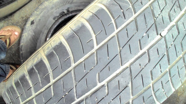 215/65R15 BRIDGESTONE LEO 627 ชุด 4 เส้น tel.081-427-3941