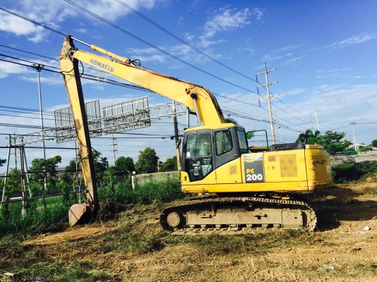 ขายKOMATSU PC200-7บูมยาว รถสวย ช่วงล่างเต็ม