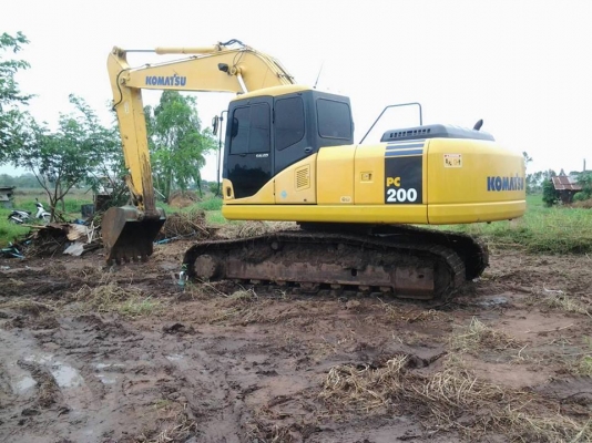 ต้องการขายรถรถแมคโค KOMATSU PC200-7 เก่าญี่ปุ่น 4 เดือน Tel.086-2659001