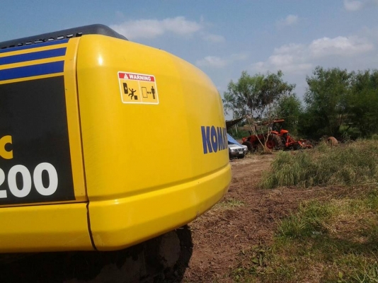 ต้องการขายรถรถแมคโค KOMATSU PC200-7 เก่าญี่ปุ่น 4 เดือน Tel.086-2659001