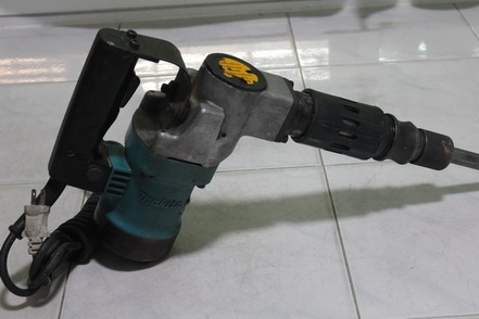 เครื่องสกัดคอนกรีต makita hm 0810 (แท้) สภาพพร้อมใช้งานครับ