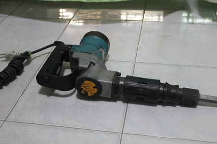 เครื่องสกัดคอนกรีต makita hm 0810 (แท้) สภาพพร้อมใช้งานครับ