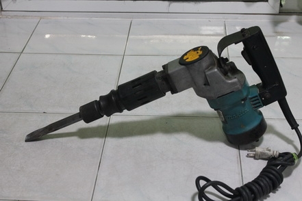 เครื่องสกัดคอนกรีต makita hm 0810 (แท้) สภาพพร้อมใช้งานครับ