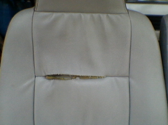 เบาะคู่หน้ารถตู้คอมมูเตอร์ปี2007 หุ้มหนัง พร้อมขายึด 2000บาท  แถมฟรี!!! กล่องข้างคนขับด้วยเลยครับ อยู่ดอนเมืองTEL0890671028 ID Line arnat1028