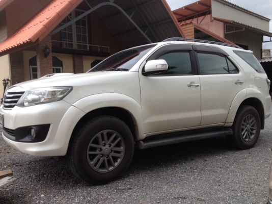 ขายฟอร์จูนเนอร์ ขับ 2 ตัวท๊อปสุด 50 ปีโตโยต้า สีขาวมุก