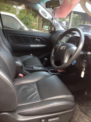 ขายฟอร์จูนเนอร์ ขับ 2 ตัวท๊อปสุด 50 ปีโตโยต้า สีขาวมุก ขายฟอร์จูนเนอร์ ขับ 2 ตัวท๊อปสุด 50 ปีโตโยต้า สีขาวมุก