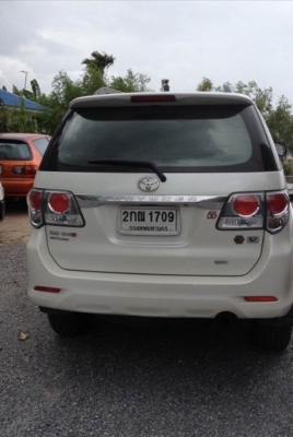 ขายฟอร์จูนเนอร์ ขับ 2 ตัวท๊อปสุด 50 ปีโตโยต้า สีขาวมุก ขายฟอร์จูนเนอร์ ขับ 2 ตัวท๊อปสุด 50 ปีโตโยต้า สีขาวมุก