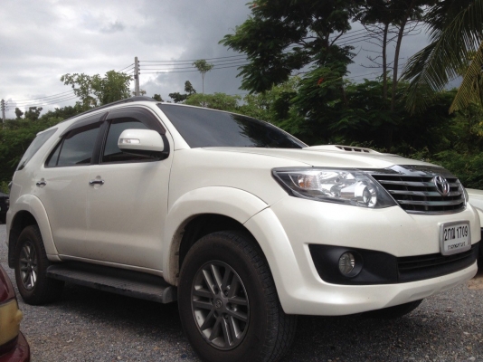 ขายฟอร์จูนเนอร์ ขับ 2 ตัวท๊อปสุด 50 ปีโตโยต้า สีขาวมุก ขายฟอร์จูนเนอร์ ขับ 2 ตัวท๊อปสุด 50 ปีโตโยต้า สีขาวมุก