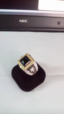 แหวนนิลลอมเพชรชุบทองคำขาว