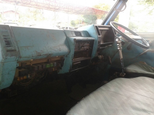 ISUZU NKR58L 110 แรง 4BE1 เกียร์สั้นหัวยกได้ มาลัยเพาเวอร์ พร้อมกะบอกคอกอย่างงาม