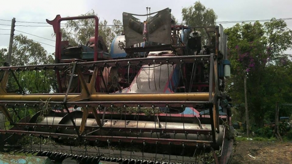 ขายรถเกี่ยวข้าวสุรชัย เกี่ยวข้าวได้เกี่ยวถั่วได้ ตอนนี้เกี่ยวถั่วที่ตาคลี เครื่องj2. 235เทอร์โบร์ ตัวเดิน10ht ปั้ม22ไดกิ้น มอเตอร์kayaba สภาพพร้อมใช้งาน สนใจโทร 090-8588220คุณนะ 093-3258446คุณบิว ID:narong498 หรือเข้าดูสินค้าอื่นๆได้ที่ www.truck.in.th/49