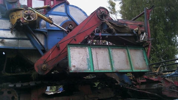 ขายรถเกี่ยวข้าวสุรชัย เกี่ยวข้าวได้เกี่ยวถั่วได้ ตอนนี้เกี่ยวถั่วที่ตาคลี เครื่องj2. 235เทอร์โบร์ ตัวเดิน10ht ปั้ม22ไดกิ้น มอเตอร์kayaba สภาพพร้อมใช้งาน สนใจโทร 090-8588220คุณนะ 093-3258446คุณบิว ID:narong498 หรือเข้าดูสินค้าอื่นๆได้ที่ www.truck.in.th/49