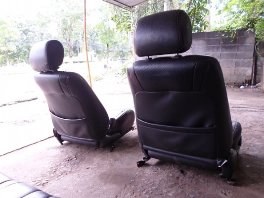 เบาะหนังรถยนต์ toyota 3ห่วง หนังดำด้ายแดง หน้าและหลัง