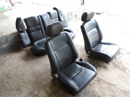 เบาะหนังรถยนต์ toyota 3ห่วง หนังดำด้ายแดง หน้าและหลัง