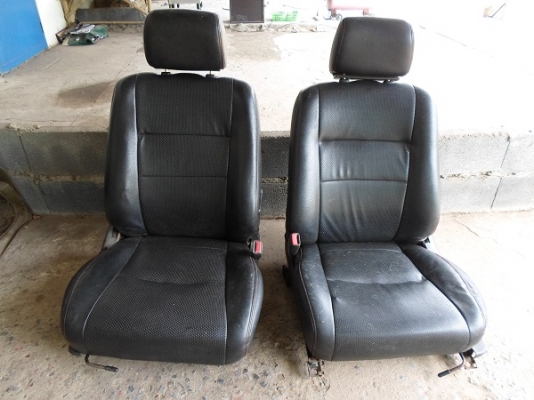 เบาะหนังรถยนต์ toyota 3ห่วง หนังดำด้ายแดง หน้าและหลัง