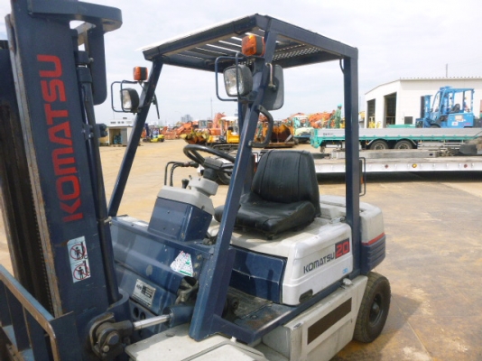 โฟล์คลิฟท์ Komatsu FD20-11 เก่าญี่ปุ่น เครื่องดีเซล ขนาด2ตัน เสาสูง3เมตร