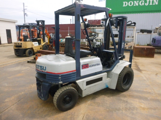 โฟล์คลิฟท์ Komatsu FD20-11 เก่าญี่ปุ่น เครื่องดีเซล ขนาด2ตัน เสาสูง3เมตร