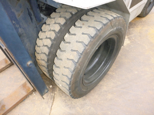 โฟล์คลิฟท์ Komatsu FD20-11 เก่าญี่ปุ่น เครื่องดีเซล ขนาด2ตัน เสาสูง3เมตร