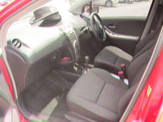 ขายด่วน Toyota Yaris 1.5J ปี 2010 เกียร์ auto สวยๆครับ