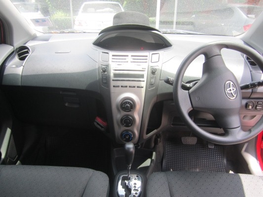 ขายด่วน Toyota Yaris 1.5J ปี 2010 เกียร์ auto สวยๆครับ