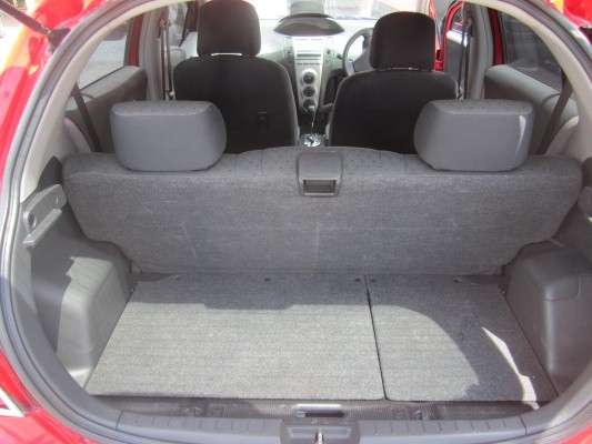 ขายด่วน Toyota Yaris 1.5J ปี 2010 เกียร์ auto สวยๆครับ