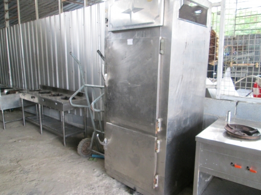 ตู้เย็นแสตนเลส   ตามรูปครับ   สภาพดีหนาแข็งแรง ขายถูกๆครับ