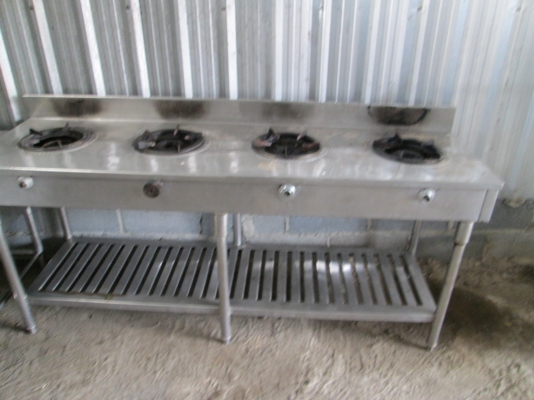 เตาใหญ่ 4 หัว  ใช้ปกติครับ   ไม่มีผุ   แสตนเลสหนาโรงงานครับ