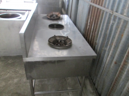 เตาใหญ่ 3 หัว  ใช้ปกติครับ   ไม่มีผุ   แสตนเลสหนาโรงงานครับ