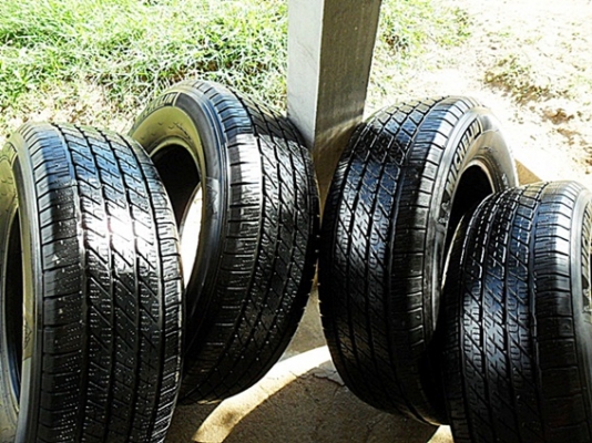 ยางขอบ17กระบะสูง มิชลิน 265-65R17ลงพื้นปี15 (4เส้น7,500บ)ดอกตรึม มาเต็ม อีกชุดครับท่าน ยางขอบ17กระบะสูง มิชลิน 265-65R17ลงพื้นปี15 (4เส้น7,500บ)ดอกตรึม มาเต็ม อีกชุดครับท่าน