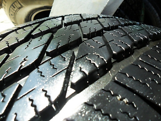 ยางขอบ17กระบะสูง มิชลิน 265-65R17ลงพื้นปี15 (4เส้น7,500บ)ดอกตรึม มาเต็ม อีกชุดครับท่าน ยางขอบ17กระบะสูง มิชลิน 265-65R17ลงพื้นปี15 (4เส้น7,500บ)ดอกตรึม มาเต็ม อีกชุดครับท่าน